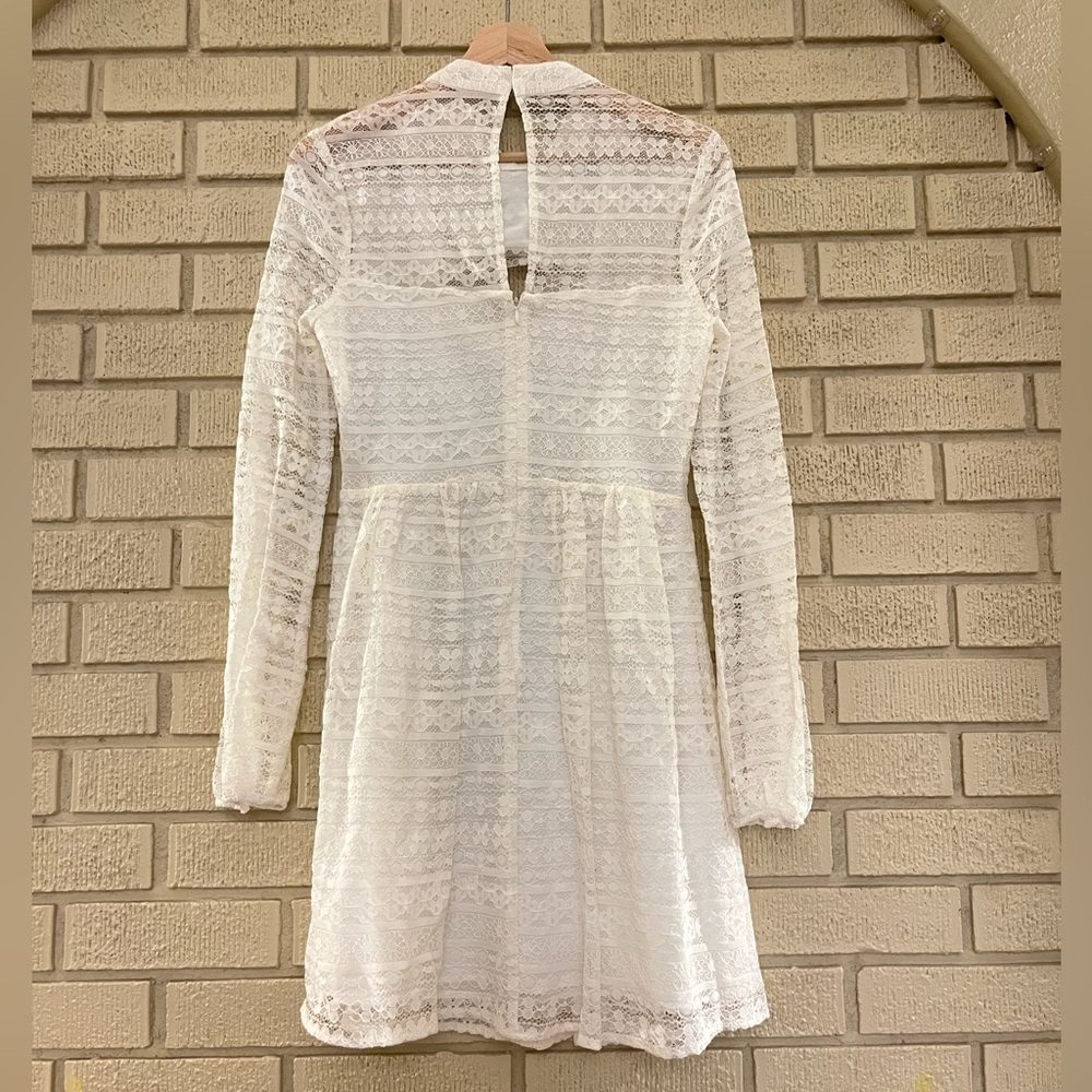 BCBGeneration Lace Stripe Peekaboo Dress Gardenia Size 10 NWT - Picture 7 of 16